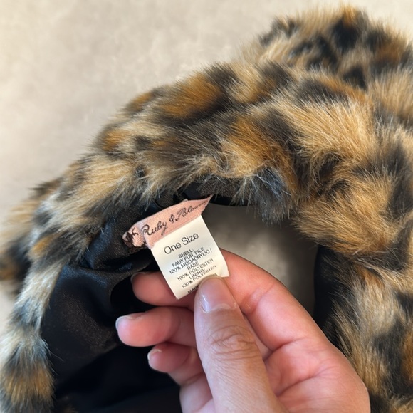 Ruby & Bloom leopard earmuffs - Picture 2 of 2